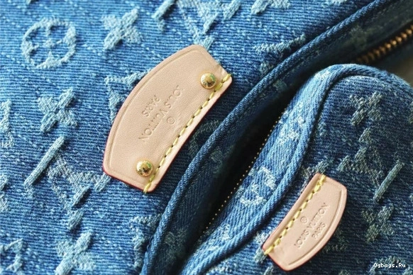 MM Croissant VUITTON LOUIS 0322